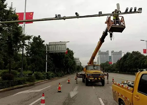 交通信号杆维修