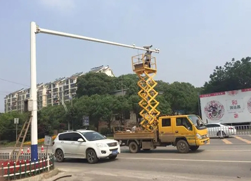 道路监控杆